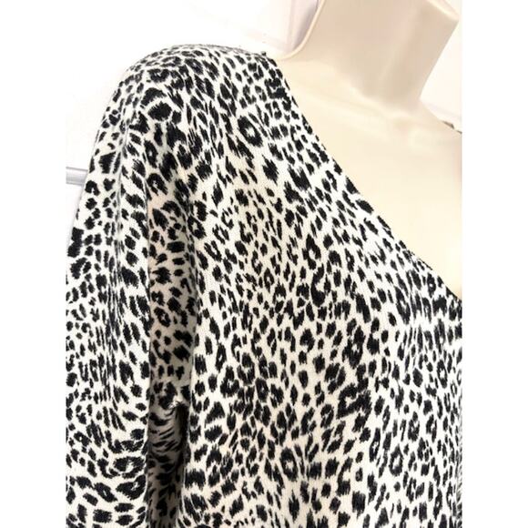 Josephine Chaus Leopard Print Sweater Women's XL Ultra Soft V-Neck White Black - Picture 3 of 11